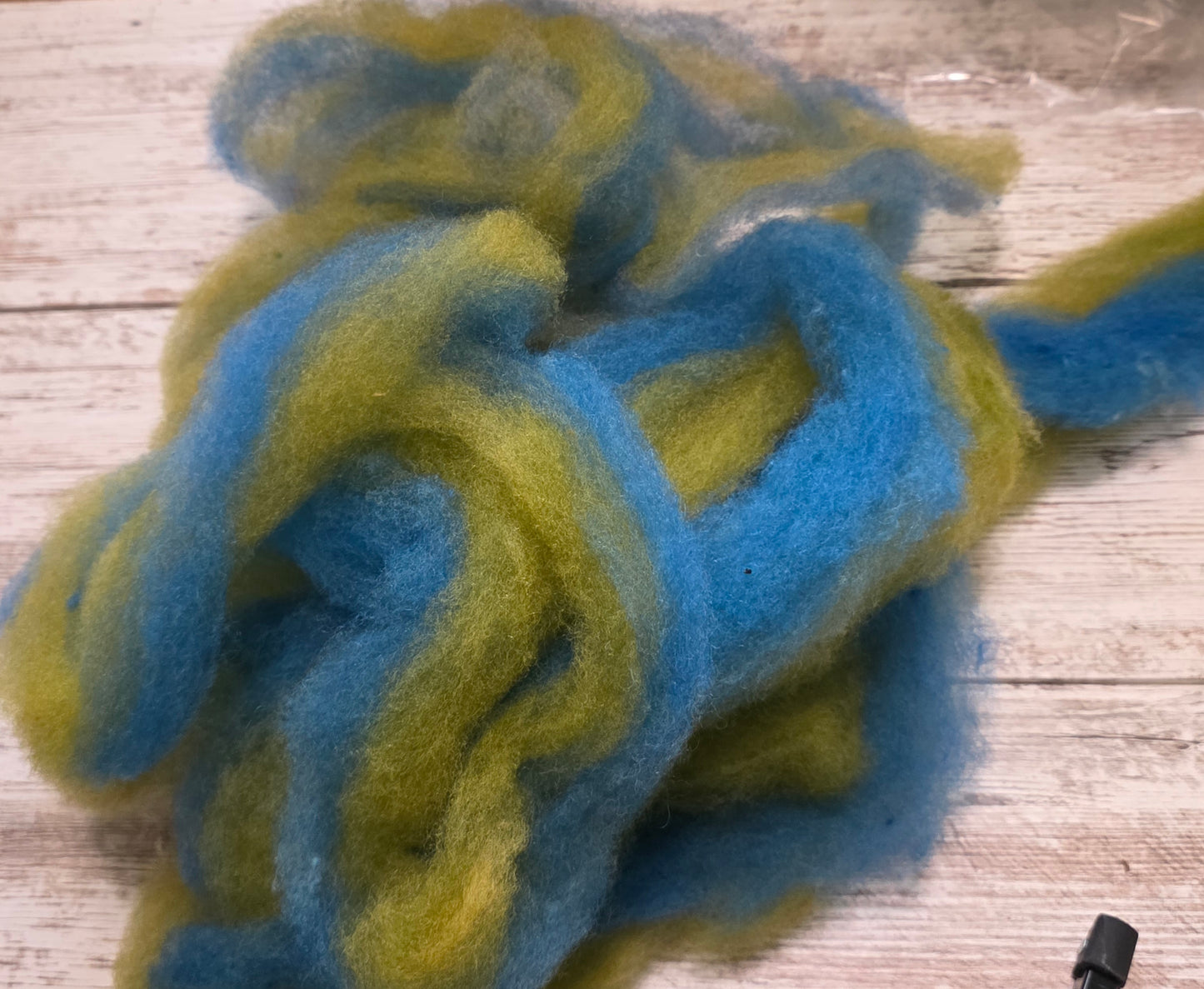 Suffolk Dyed Roving - Olive/Cobalt, 1 oz