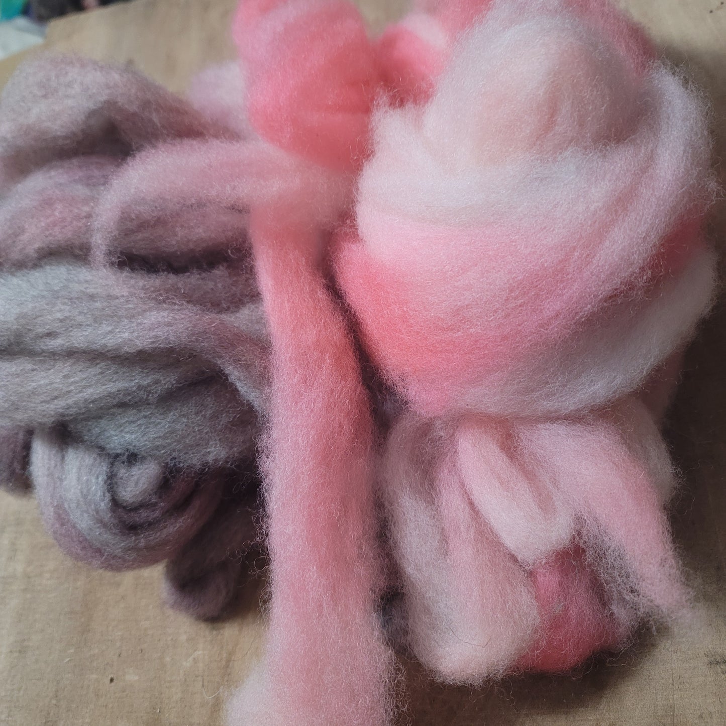 Perendale Wool Roving - Pinks