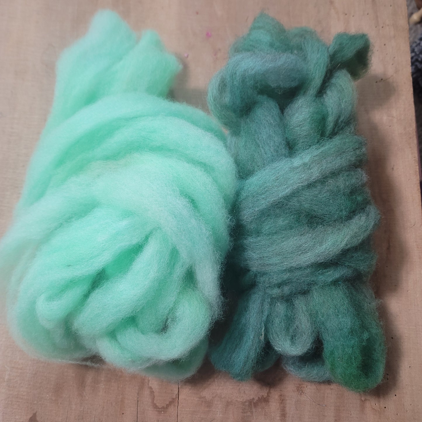 Perendale Wool Roving - Greens