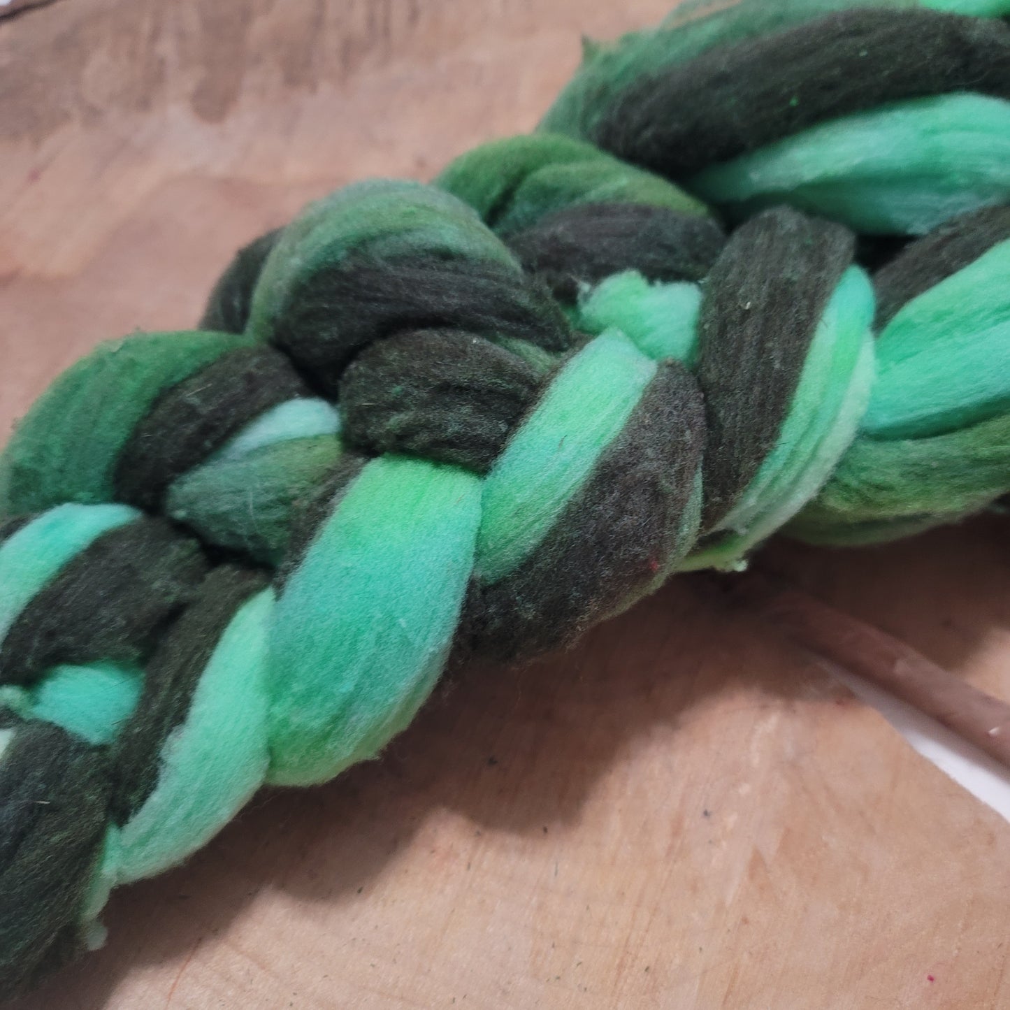 Santa Cruz Sheep Wool - 4oz Tri-color Dyed Braid