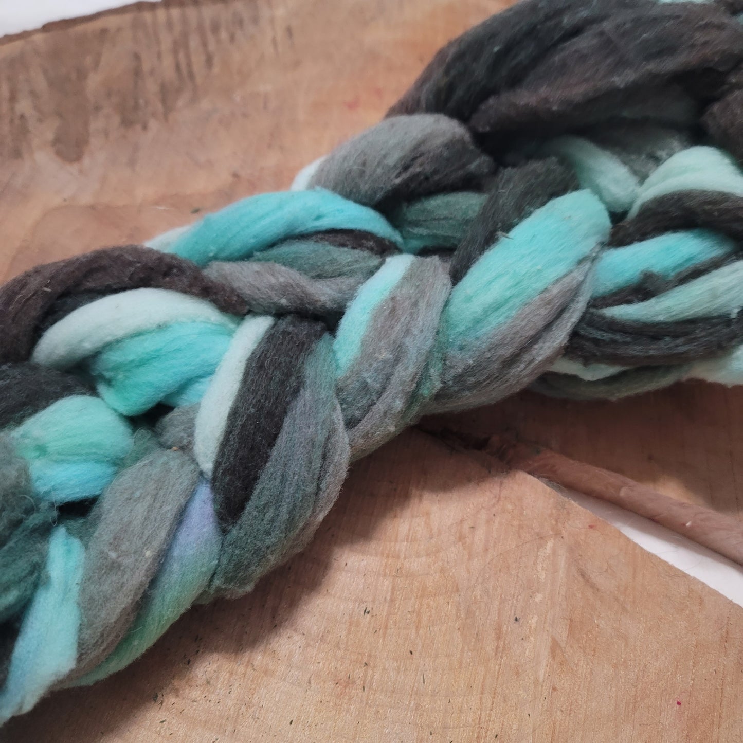 Santa Cruz Sheep Wool - 4oz Tri-color Dyed Braid